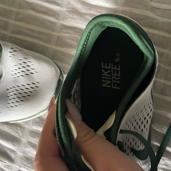 White & Green Nike Trainers - Picture 6 of 6